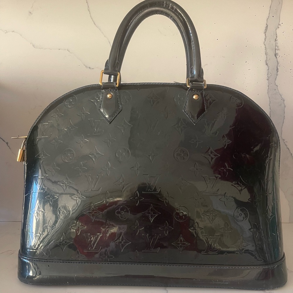 Louis Vuitton Alma GM Vernis Patent Leather Bag With Lock & Keys Full Set - Picture 13 of 15